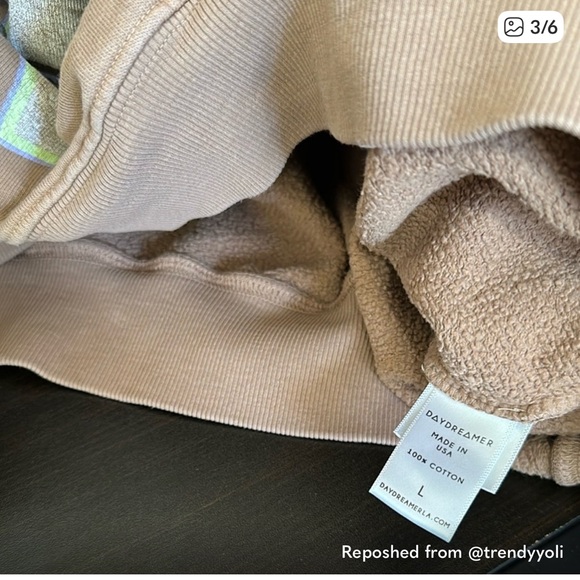 Daydreamer TLC Brown Graphic Sweatshirt EUC
Size L - Picture 4 of 5